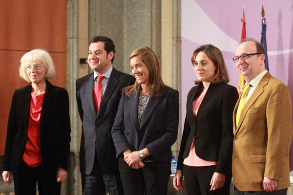 La ministra de Sanidad, Servicios Sociales e Igualdad, Ana Mato, en el acto de presentación de dos estudios sobre ciberacoso y violencia de género en los jóvenes 