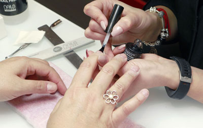 Nails-Factory-clienta-proceso